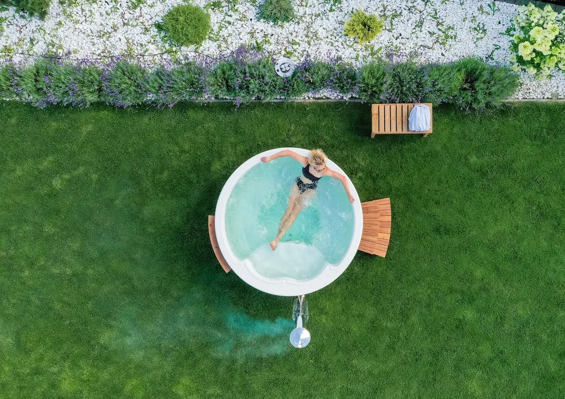 Memelwood-koupací sud-vertical-03-AndersKafka