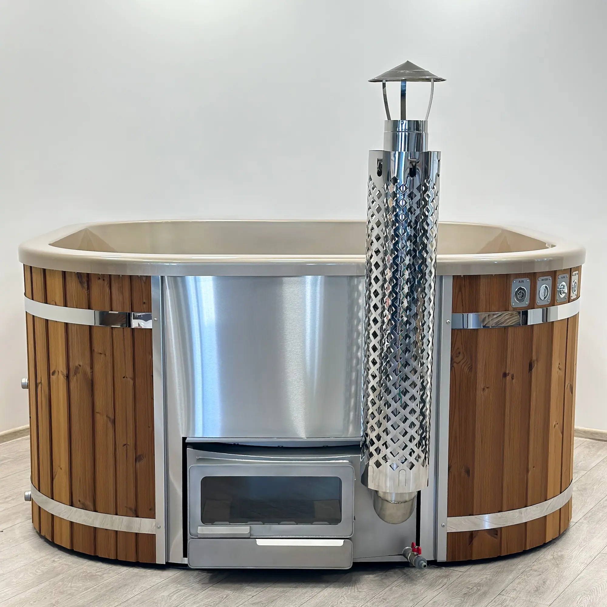 Hottub-square-horizont-01-Memelwood