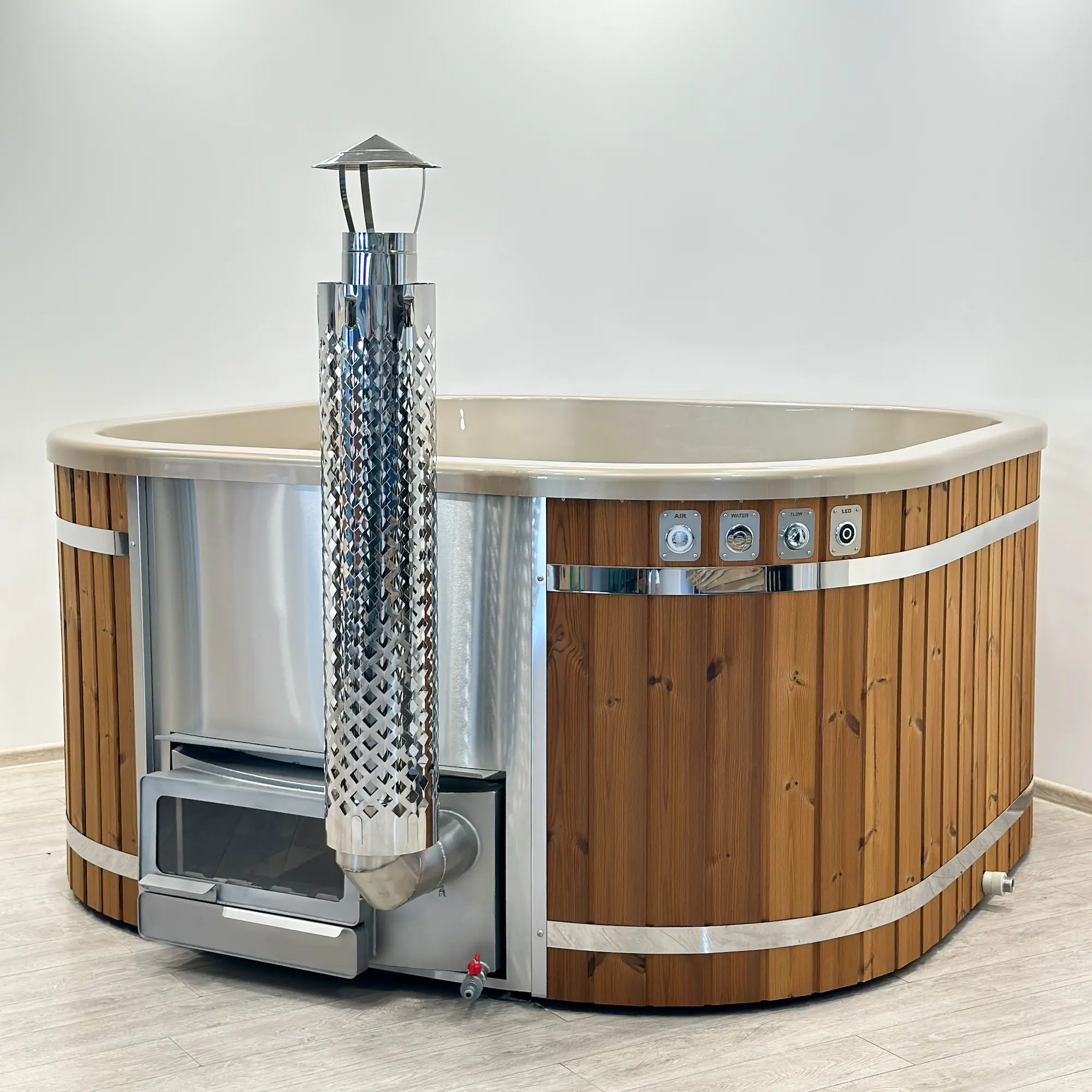 Hottub-square-horizont-02-Memelwood