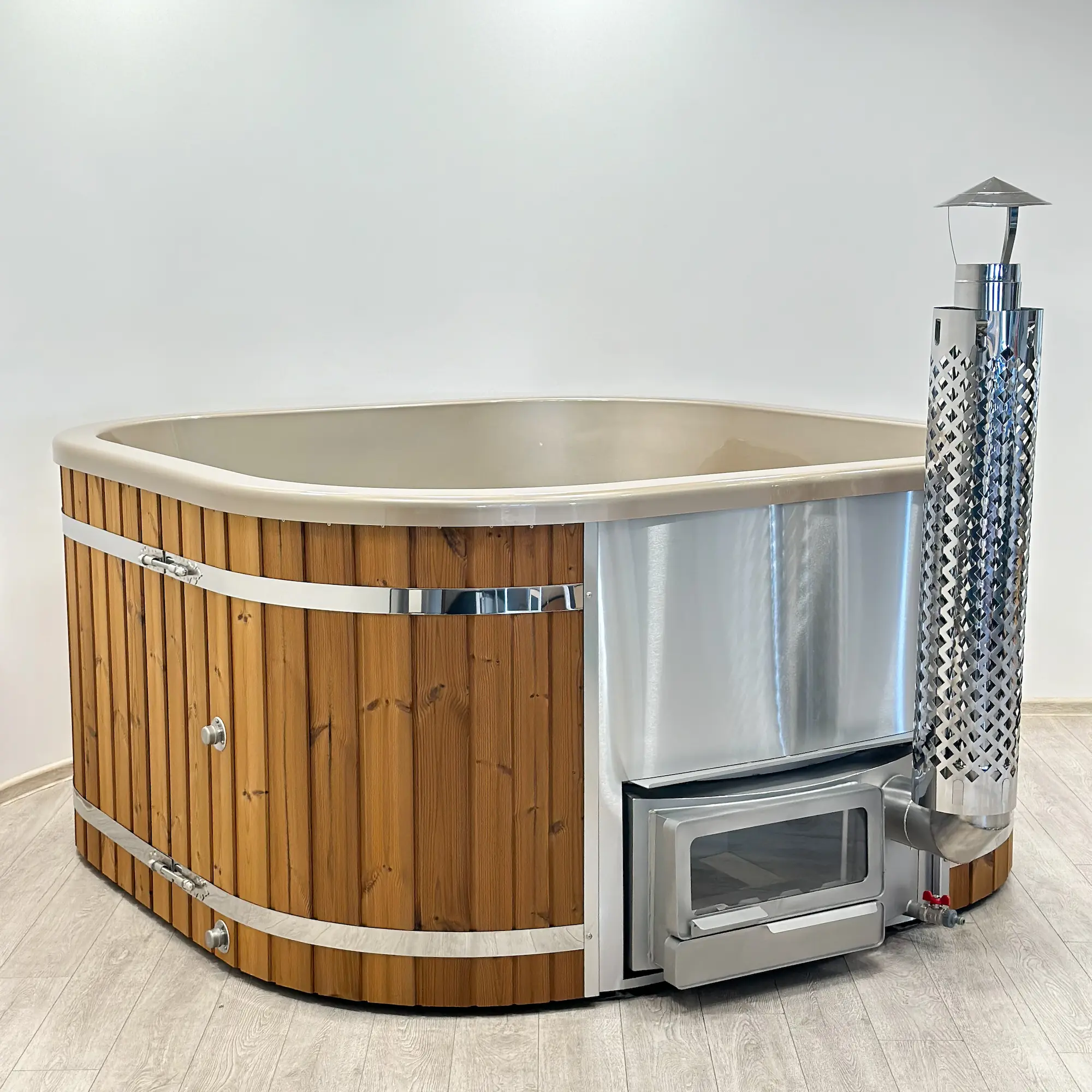 Hottub-square-horizont-03-Memelwood