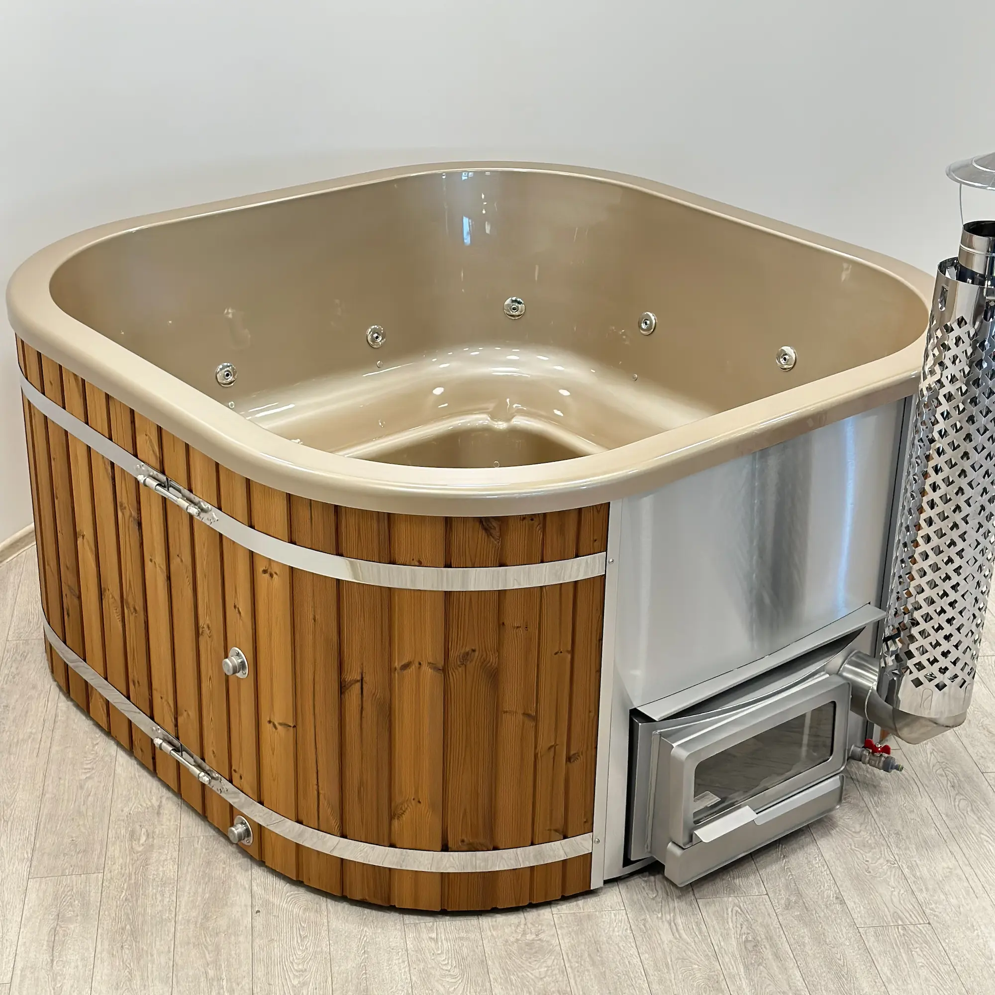 Hottub-square-horizont-04-Memelwood