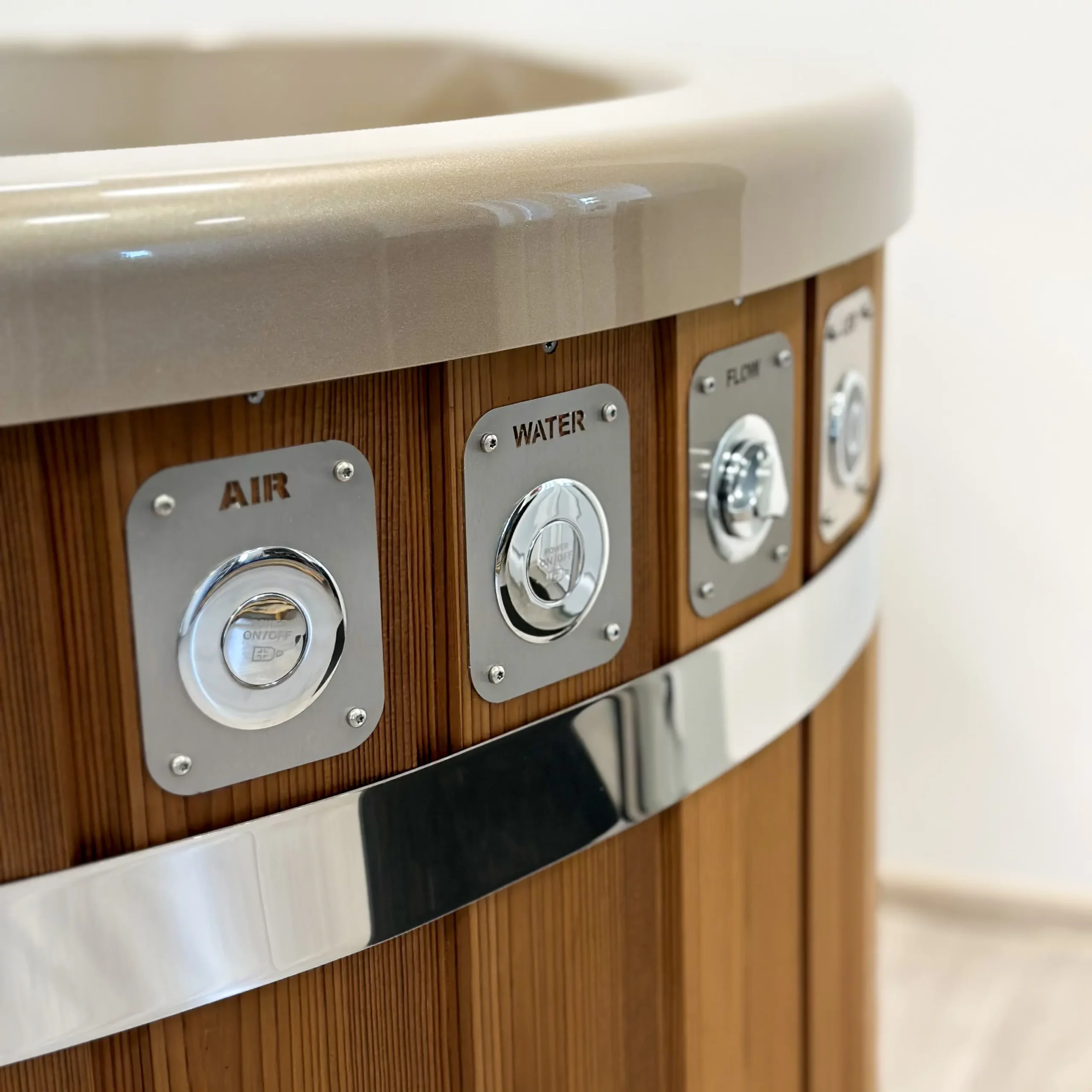 Hottub-square-horizont-08-Memelwood