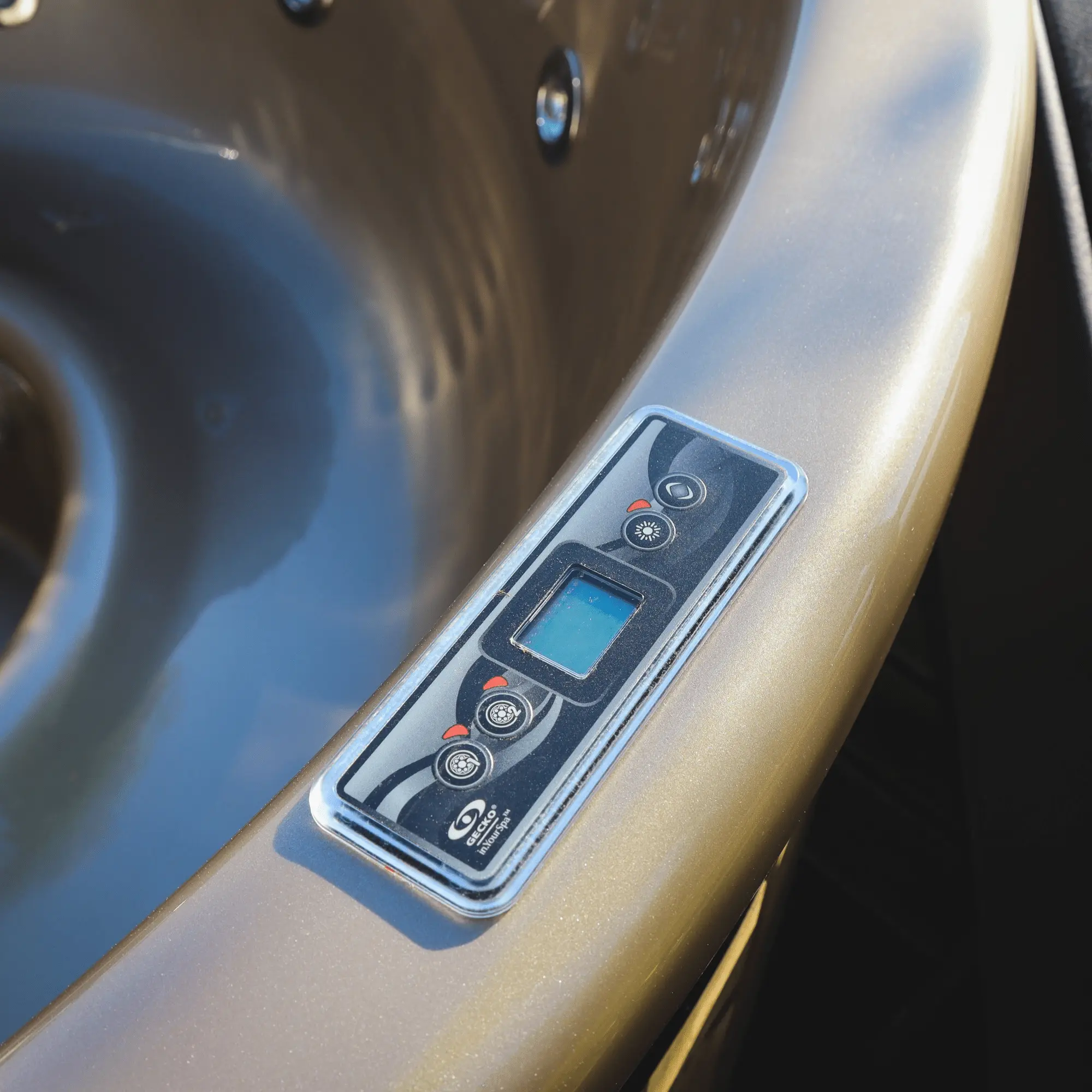 Hottub-square-horizont-10-Memelwood