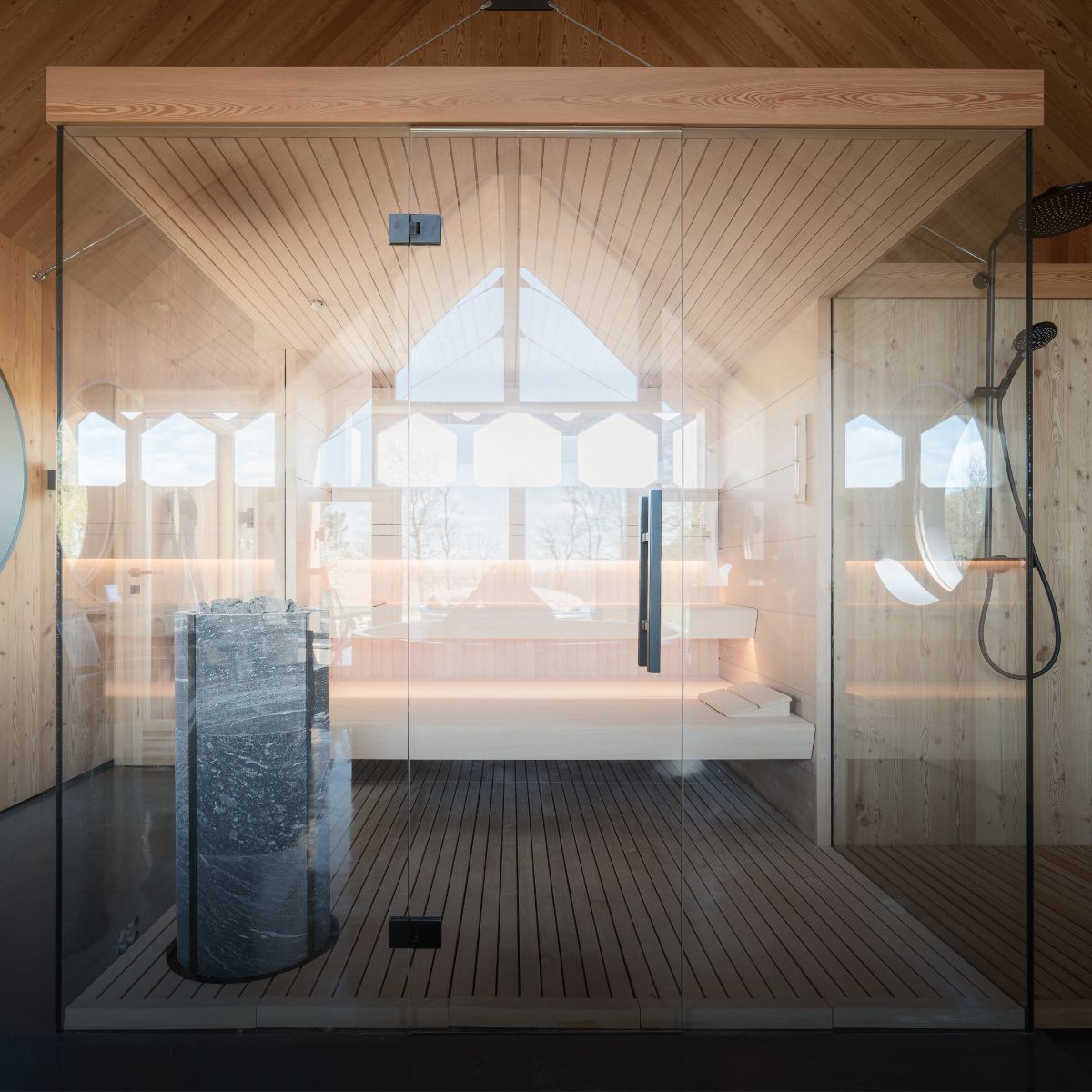 Luxusní prosklená sauna v apidomku s apiterapií