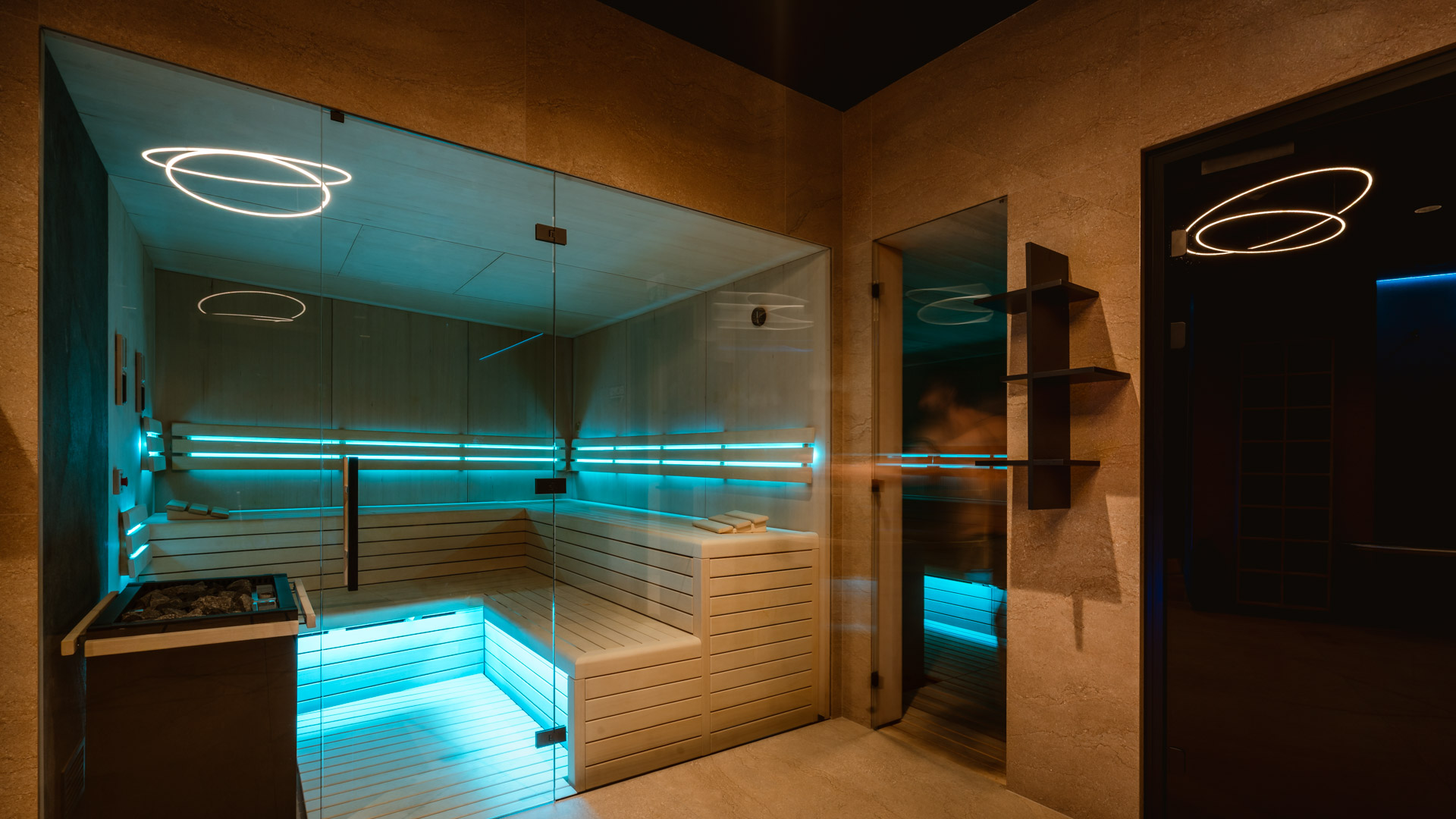 Recovery zóna s finskou a bio saunou pro fitness centrum