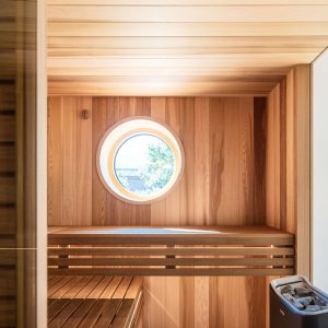 2025 9 AndersKafka luxusní prosklená sauna Dobřichovice LR-08